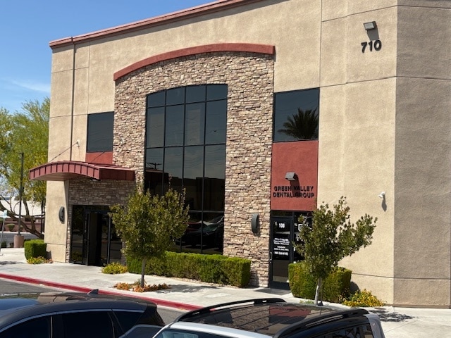 710 Coronado Center Dr, Henderson, NV à louer Photo du bâtiment- Image 1 de 10