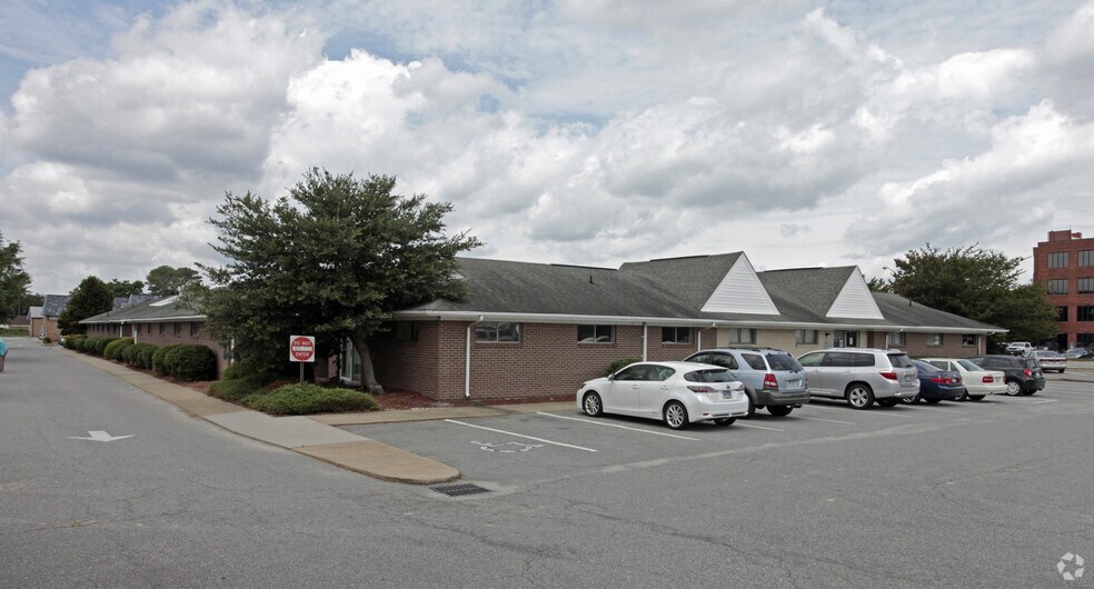 1704-1760 Sir William Osler Dr, Virginia Beach, VA à louer - Photo du bâtiment - Image 2 de 4
