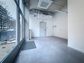 Office/Retail in Paris for lease Interior Photo- Image 2 of 6