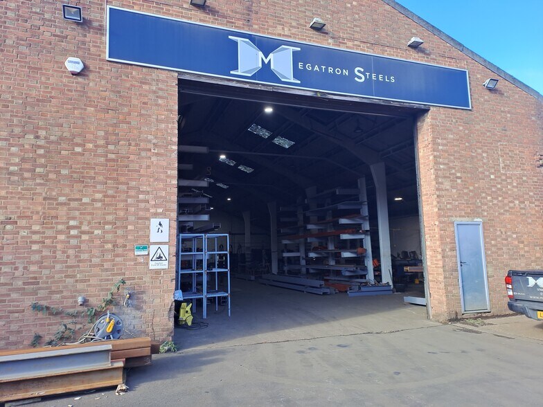 13 Southfield, Welwyn Garden City à vendre - Photo du bâtiment - Image 2 de 3