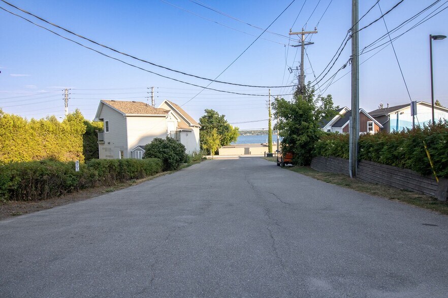 27 King St E, Brockville, ON à louer - Photo du bâtiment - Image 3 de 19