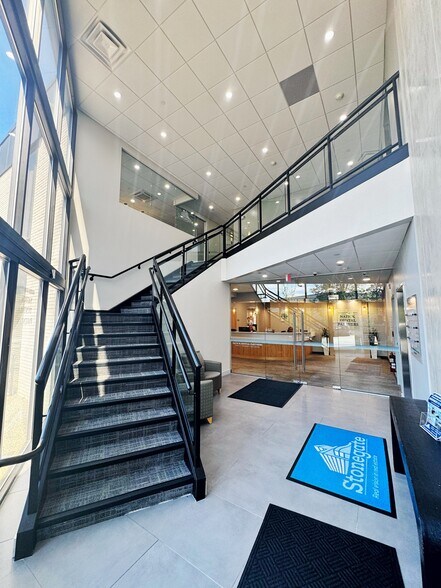 235 W Central St, Natick, MA à louer - Photo du bâtiment - Image 3 de 7