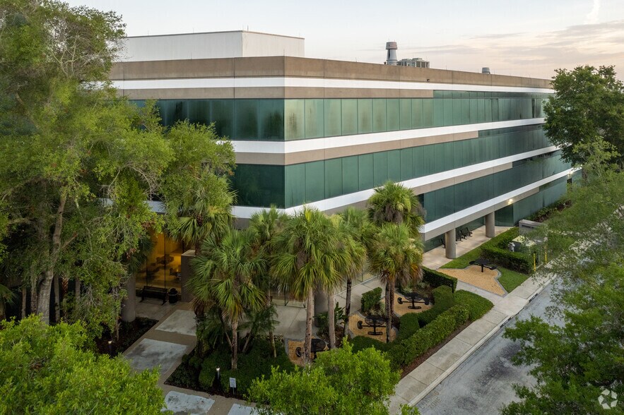 12424 Research Pky, Orlando, FL à louer - Photo du bâtiment - Image 1 de 10