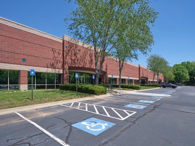 4000 Johns Creek Ct, Suwanee, GA for lease - Building Photo - Image 2 of 13