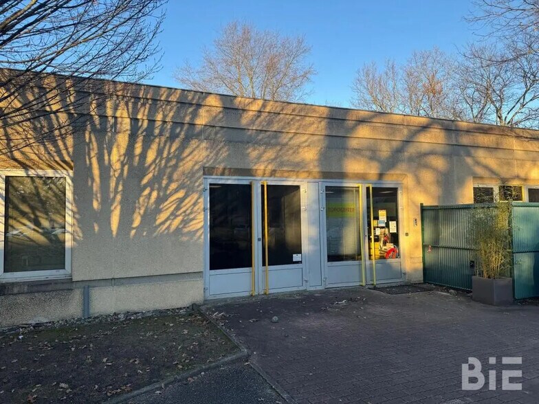 Office in Pessac for lease - Building Photo - Image 1 of 6