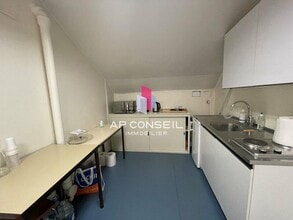 Office in Versailles for lease Interior Photo- Image 1 of 3