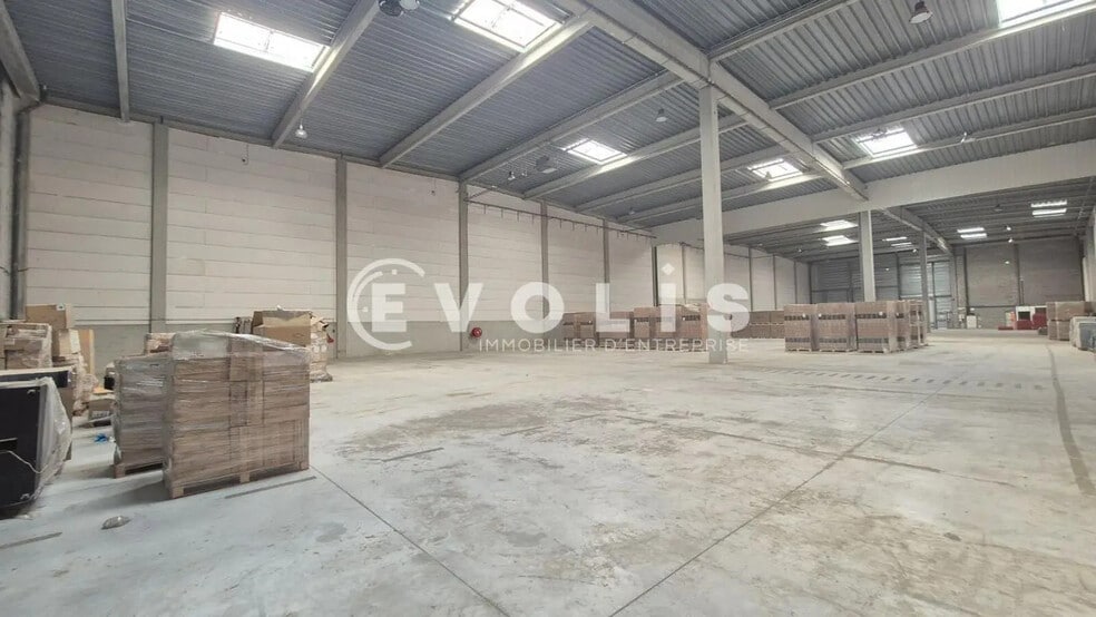 Industrial in Collégien for lease - Interior Photo - Image 3 of 11