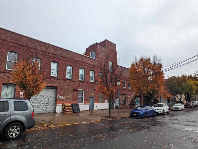 13-31 New York Ave, Newark, NJ for lease - Building Photo - Image 2 of 15