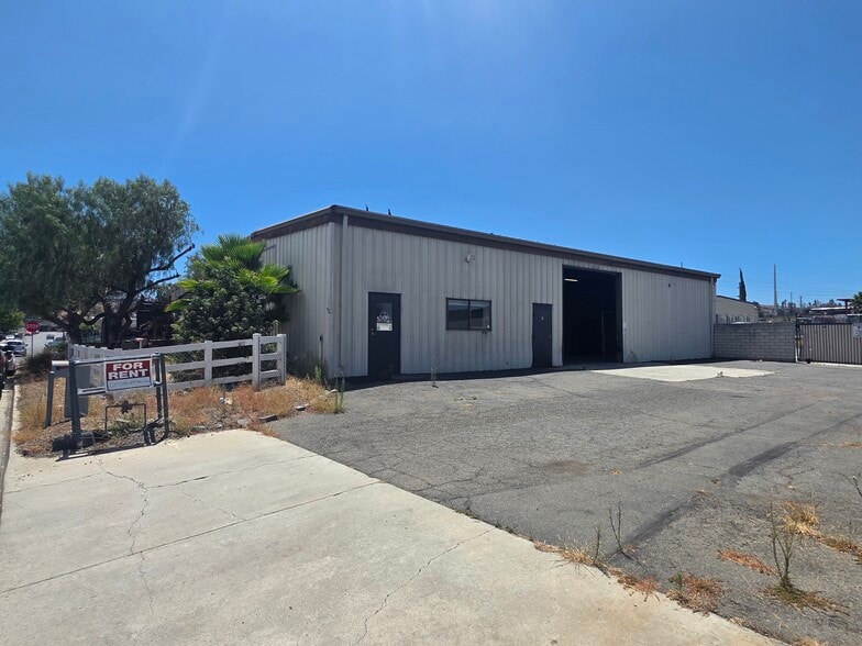 605 Venture St, Escondido, CA for lease - Building Photo - Image 2 of 8