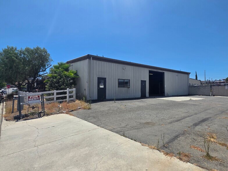 605 Venture St, Escondido, CA à louer - Photo du bâtiment - Image 2 de 8