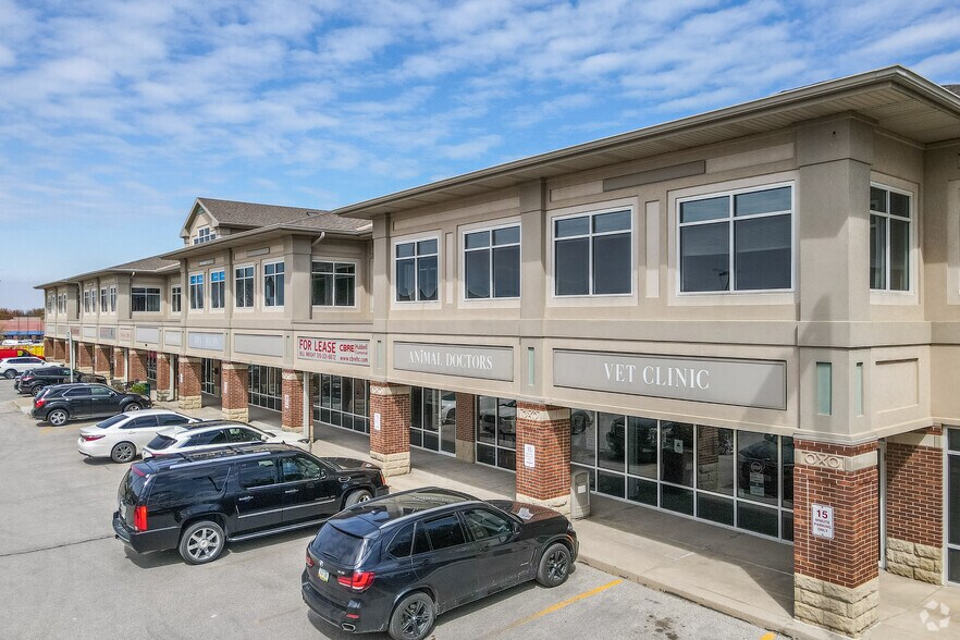 4800 Mills Civic Pky, West Des Moines, IA à louer - Photo du bâtiment - Image 2 de 6