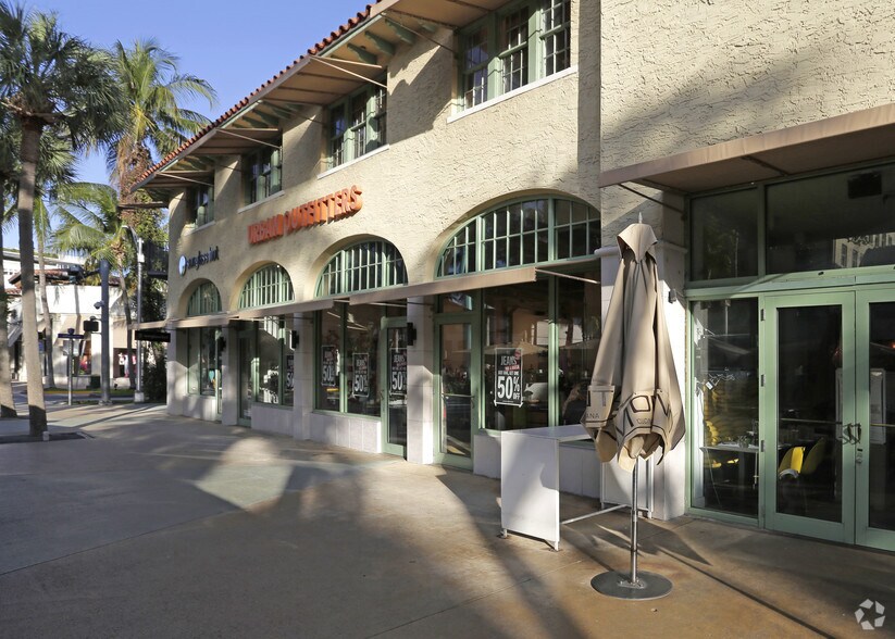 841 Lincoln Rd, Miami Beach, FL à louer - Photo du bâtiment - Image 2 de 3