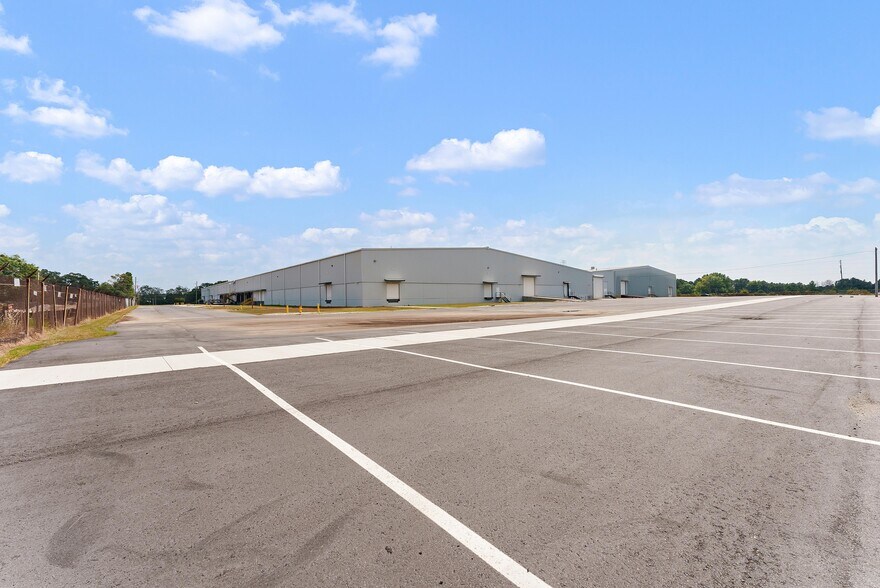 5345 Old Dixie Hwy, Forest Park, GA à louer - Photo du bâtiment - Image 3 de 9