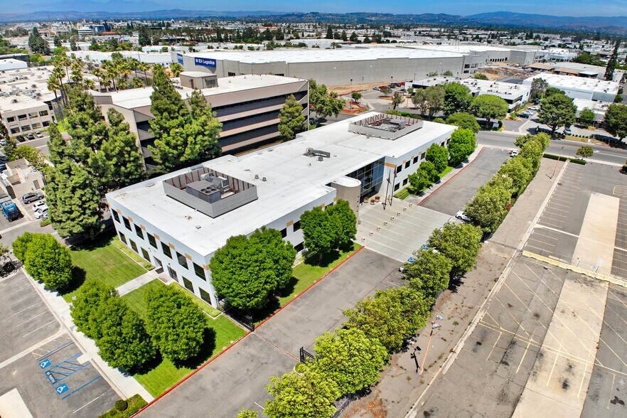 744 N Eckhoff St, Orange, CA à louer - Photo du bâtiment - Image 2 de 29