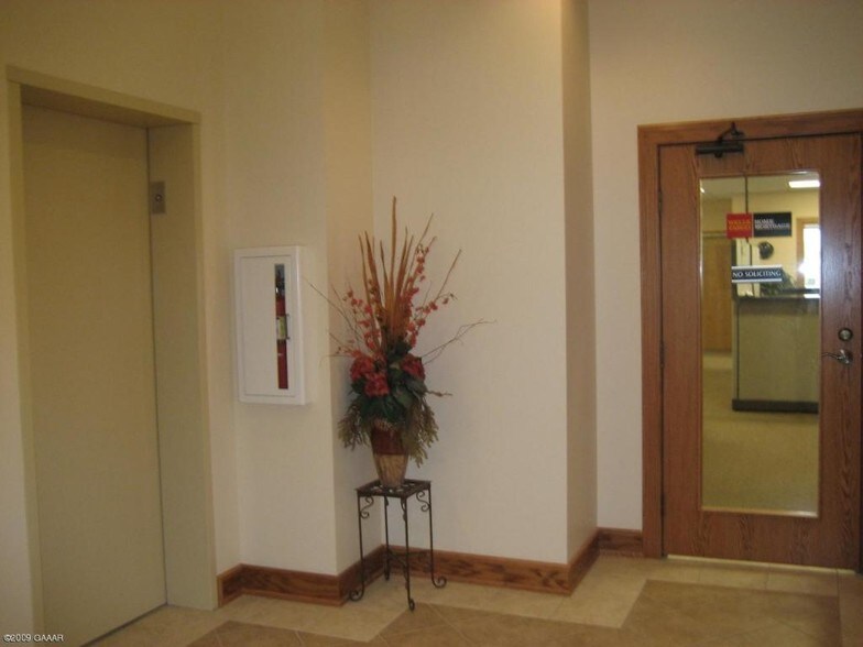 324 Broadway St, Alexandria, MN à louer - Photo intérieure - Image 3 de 6