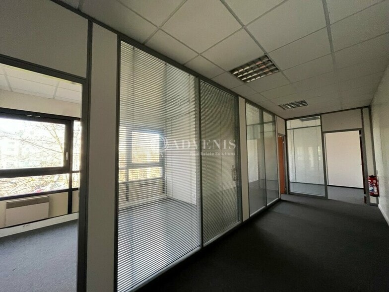 1 Boulevard Des Chênes, Guyancourt for lease - Interior Photo - Image 3 of 7