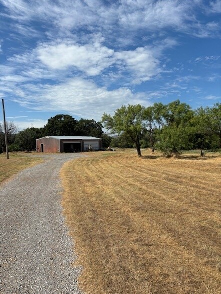 42851 E County Road 1470, Lone Wolf, OK à vendre - Photo du b timent - Image 3 de 24