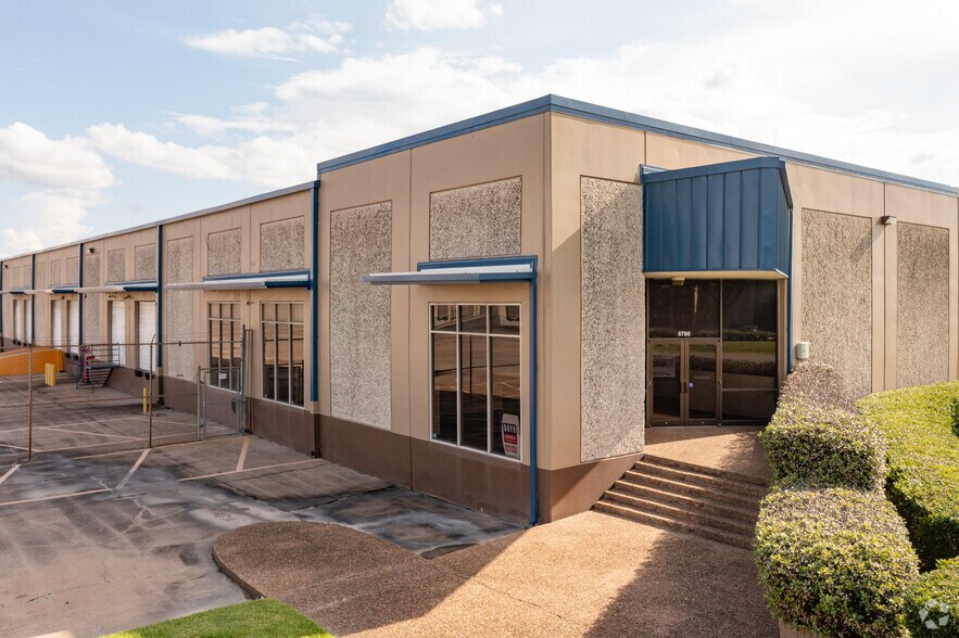 8786 Wallisville Rd, Houston, TX à louer - Photo principale - Image 1 de 4