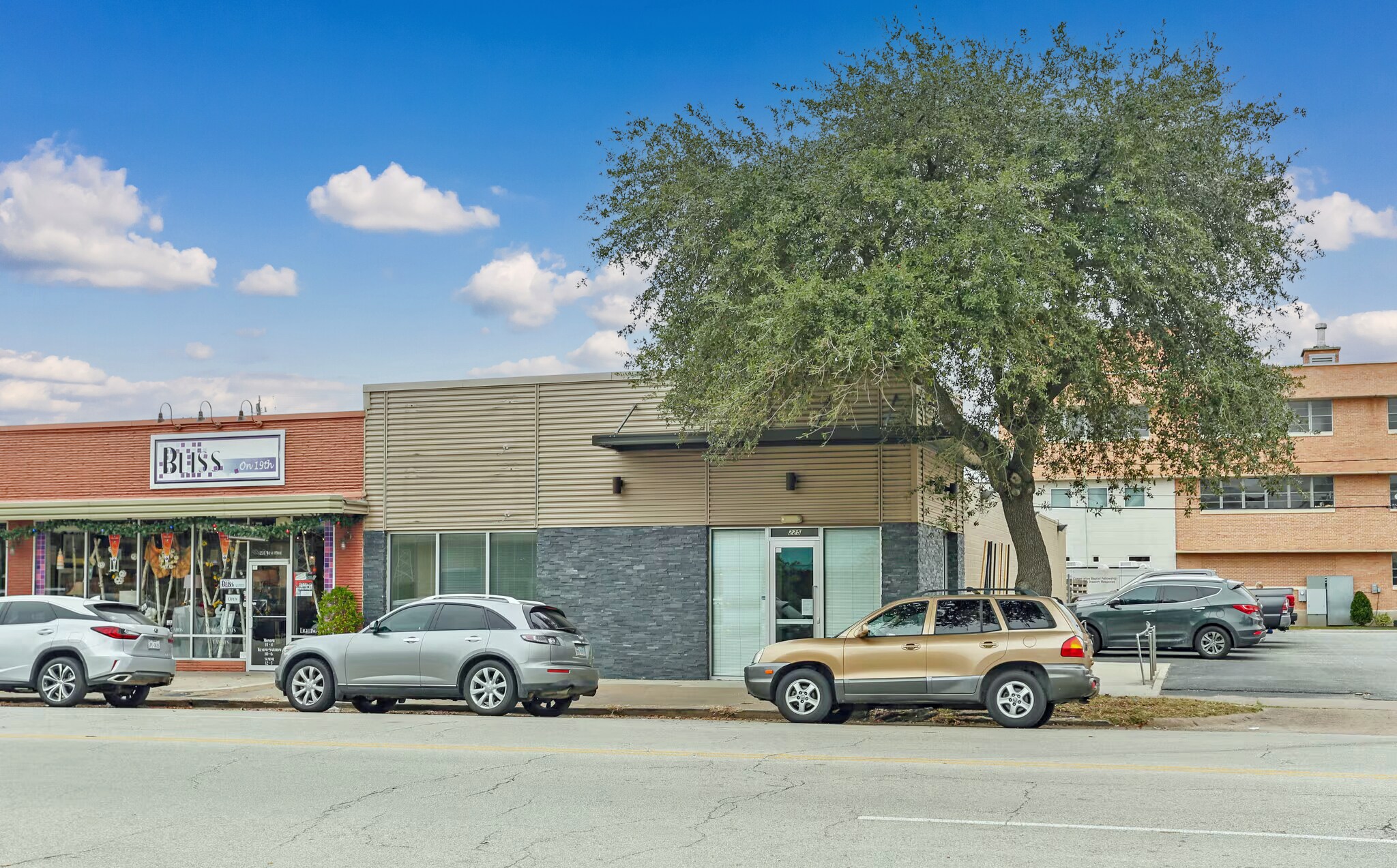 225 W 19th St, Houston, TX à louer Photo du bâtiment- Image 1 de 4