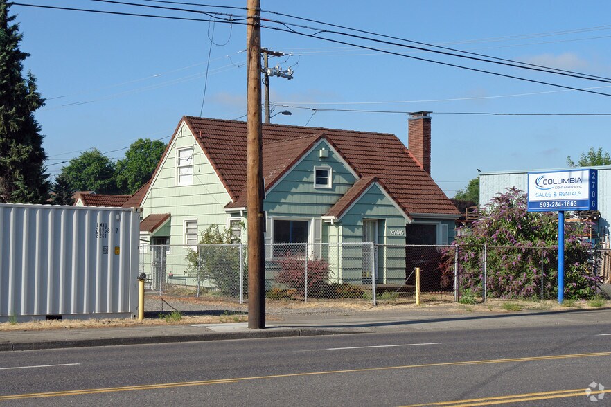 2706 NE Columbia Blvd, Portland, OR à louer - Photo principale - Image 1 de 4