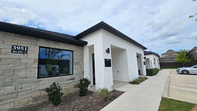 Plus de détails pour 3951 Alma Rd, McKinney, TX - Bureau à vendre