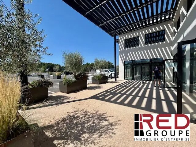 480 Route De Berre, Éguilles à louer - Photo du bâtiment - Image 2 de 14