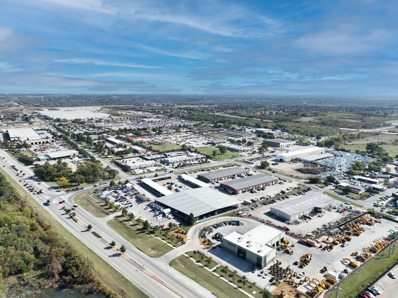 1696 E Sh 121, Lewisville, TX à vendre - Photo du bâtiment - Image 2 de 7