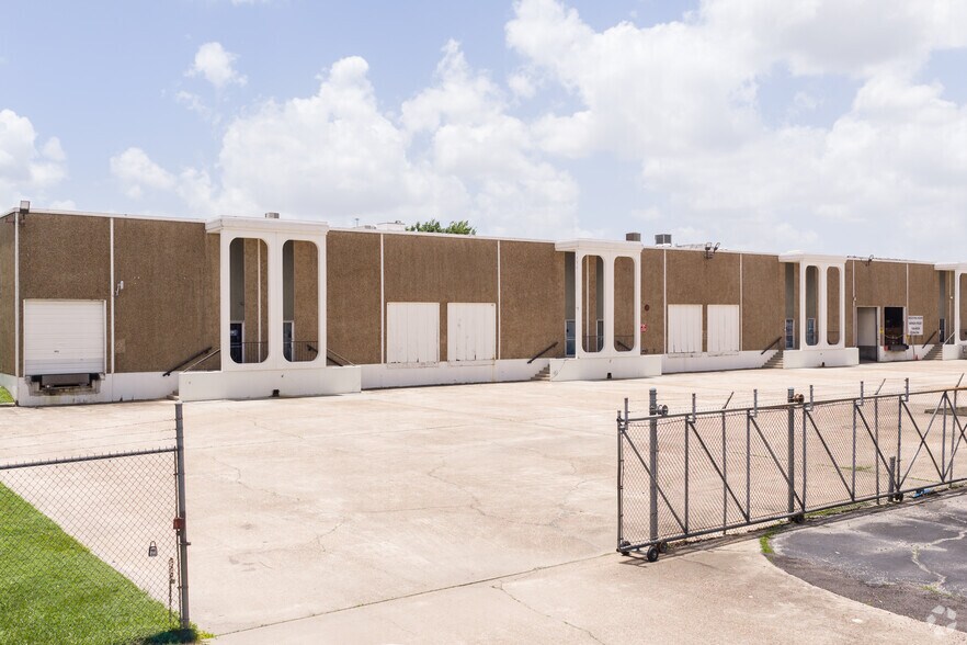 6855 Wynnwood Ln, Houston, TX à louer - Photo du bâtiment - Image 3 de 10