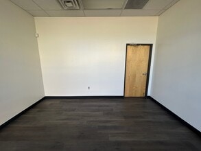 1329 N 29th Ave, Phoenix, AZ for lease Interior Photo- Image 2 of 7