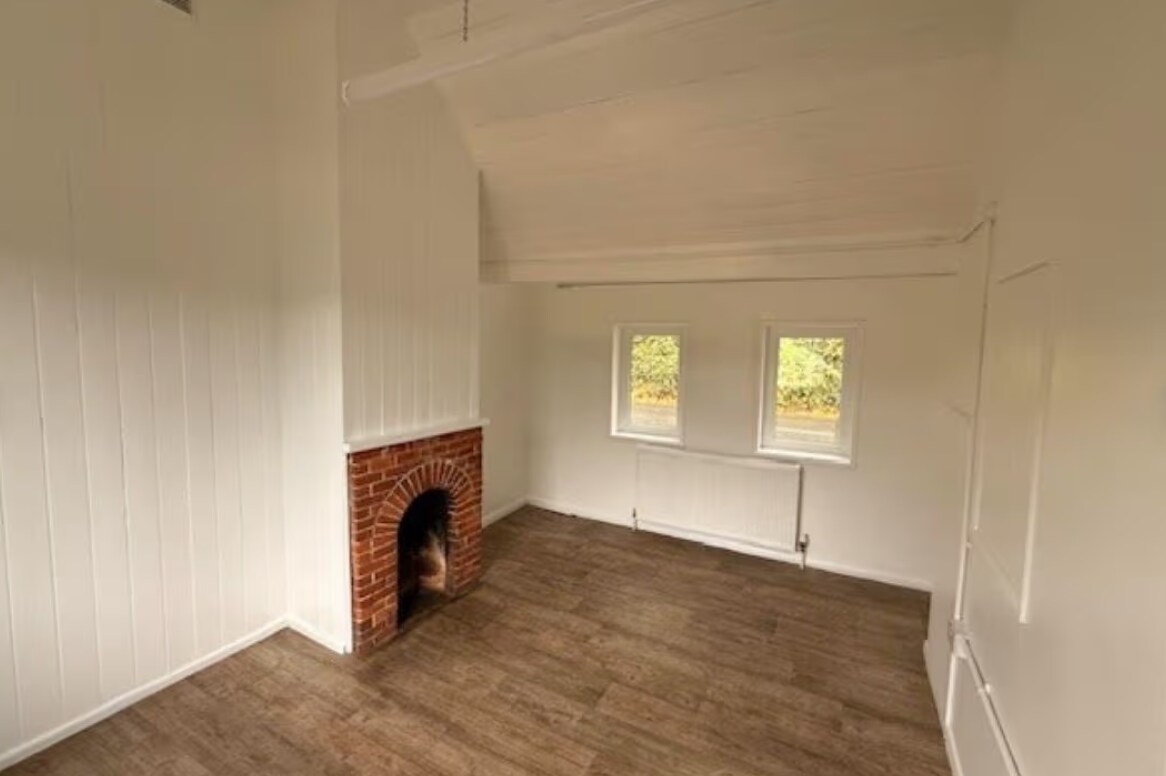 3 Station Approach St, Haslemere for lease Interior Photo- Image 1 of 7
