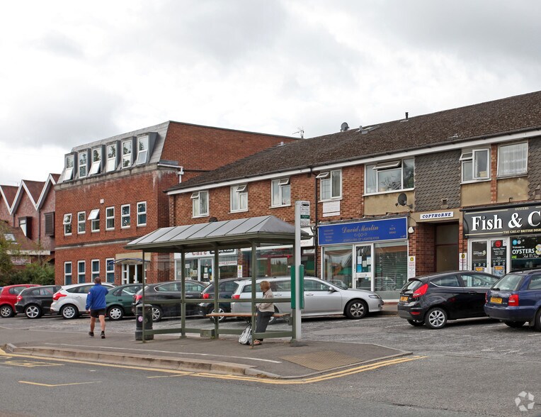 65 Guildford Rd, Lightwater à louer - Photo du bâtiment - Image 3 de 3