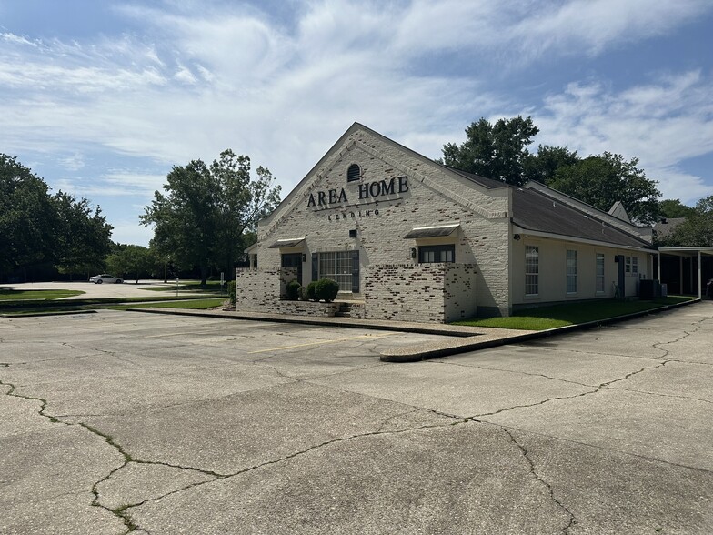 1737 Oakdale Dr, Baton Rouge, LA à vendre - Photo du bâtiment - Image 1 de 39