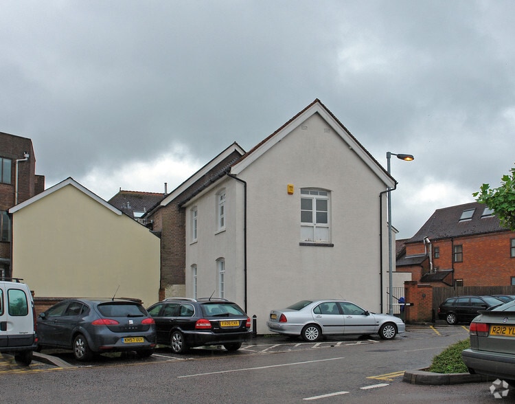 High St, Chesham for lease - Building Photo - Image 3 of 4