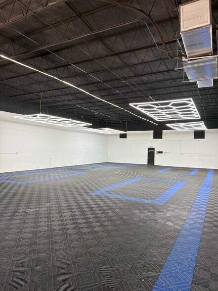1037 NW 1st Ct, Hallandale Beach, FL for lease - Building Photo - Image 2 of 3
