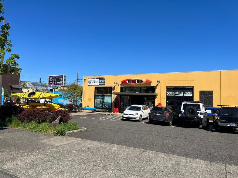 704 SE Washington St, Portland, OR for sale - Building Photo - Image 3 of 5