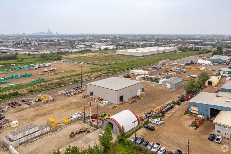 2441 76 Ave, Edmonton, AB à vendre - Aérien - Image 2 de 4