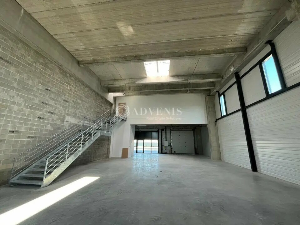 Flex in Bobigny for lease Interior Photo- Image 1 of 12