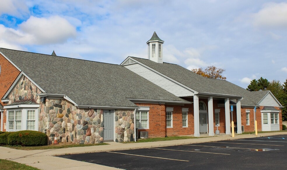 3777 Eighteen Mile Rd, Sterling Heights, MI for sale - Building Photo - Image 3 of 5