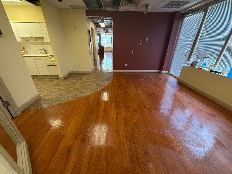 1142 Carling Ave, Ottawa, ON for lease - Building Photo - Image 3 of 8