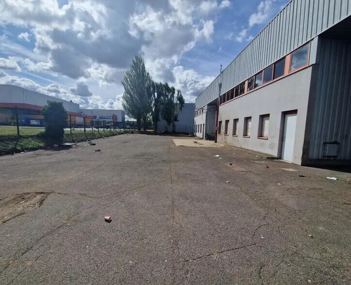 Industriel dans SAINT-OUEN-L'AUMONE à louer - Photo du bâtiment - Image 2 de 8
