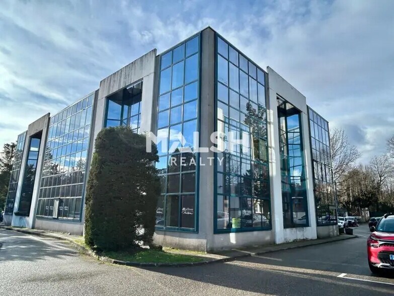 Office in Saint-Genis-Laval for sale - Building Photo - Image 1 of 13