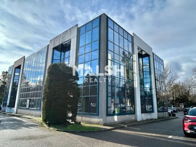 Office in Saint-Genis-Laval for sale Building Photo- Image 1 of 14