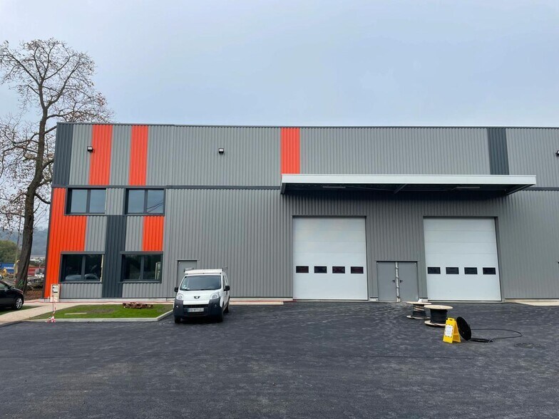 Flex in Le Petit-Quevilly for lease - Building Photo - Image 1 of 16