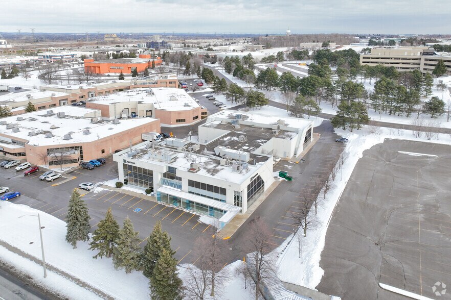 60 Gough Rd, Markham, ON à louer - Photo du bâtiment - Image 3 de 3