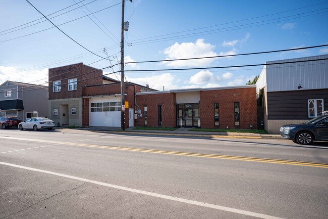 Plus de détails pour 5011 Grand Ave, Pittsburgh, PA - Flex à vendre