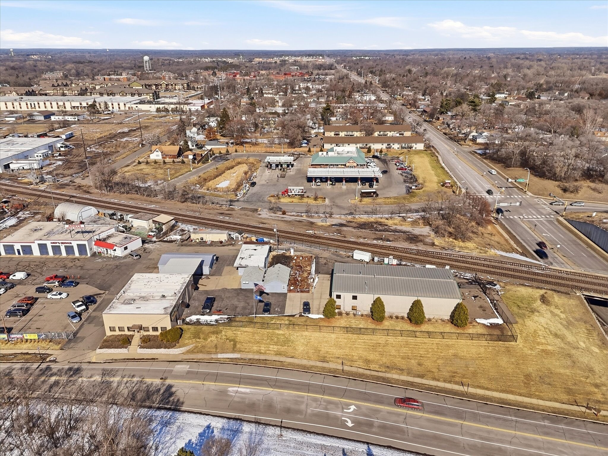 617 Pierce St., Anoka portfolio of 2 properties for sale on LoopNet.ca Primary Photo- Image 1 of 26