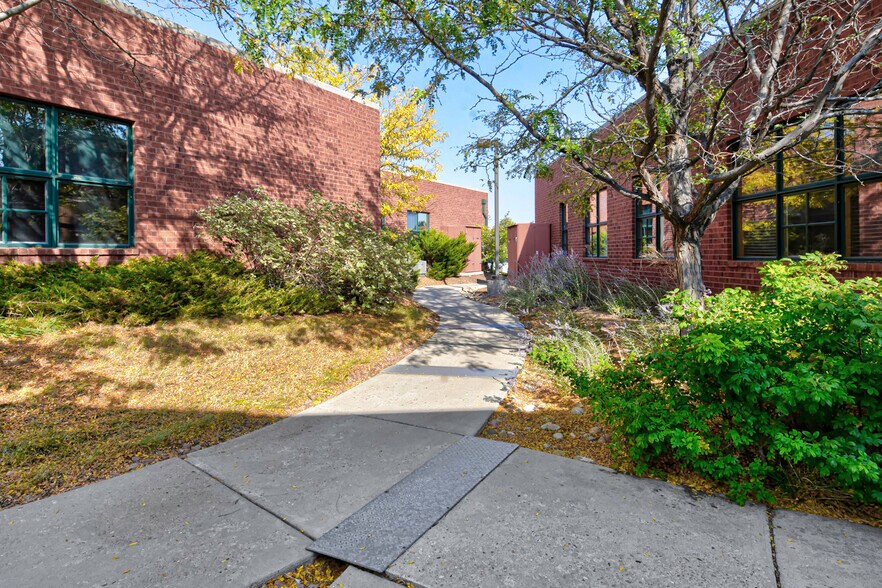 88 Inverness Cir E, Englewood, CO à vendre - Photo du bâtiment - Image 2 de 7