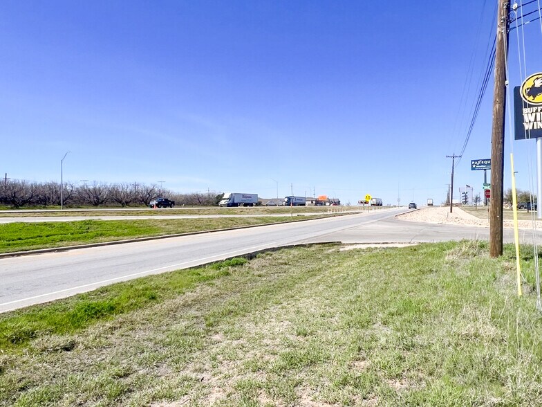 1011 E Overland Trl, Abilene, TX à vendre - Photo du bâtiment - Image 3 de 5