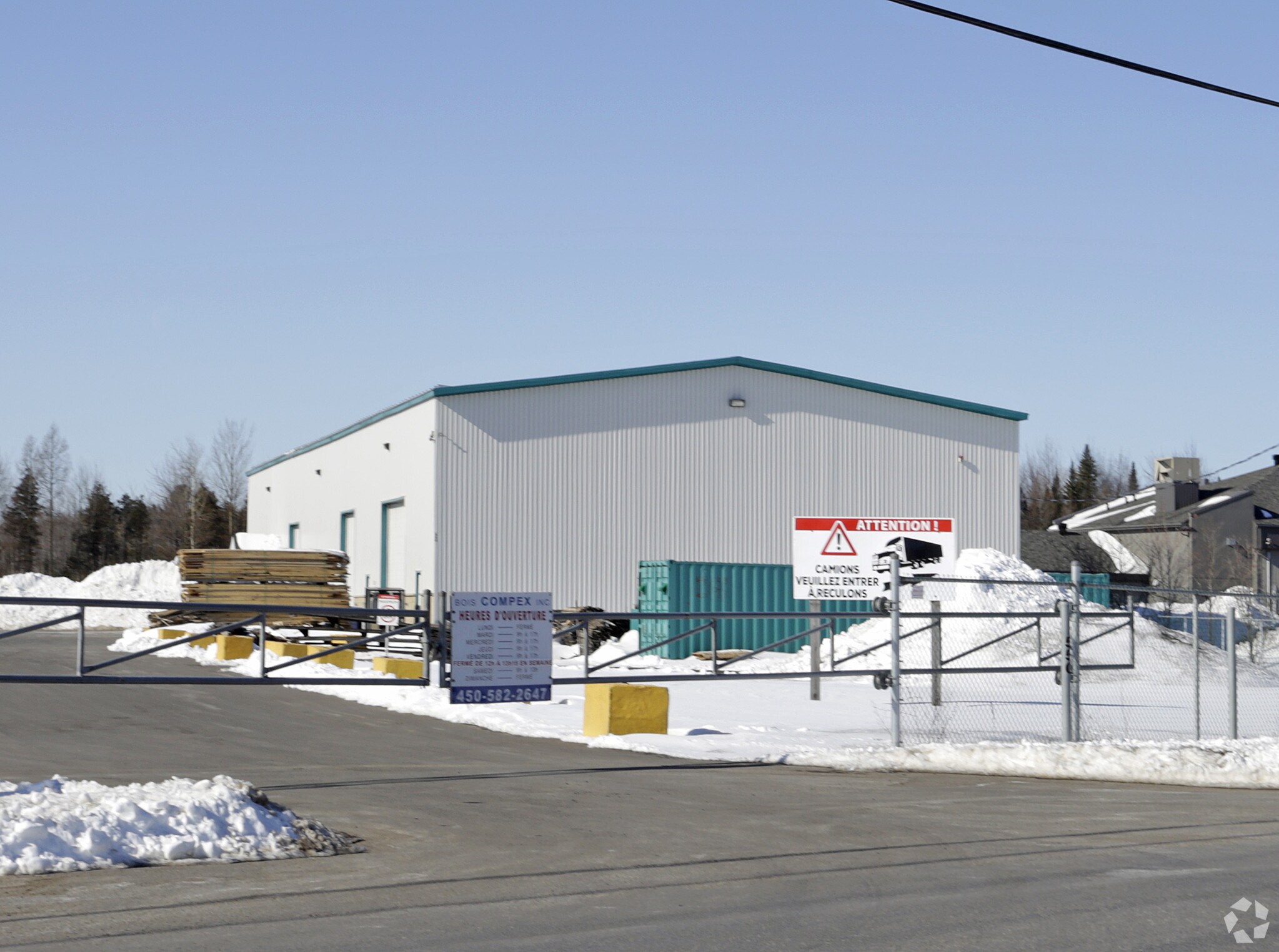 550 Rue J.-Oswald-Forest, Saint-Roch-de-l'achigan, QC for sale Primary Photo- Image 1 of 4