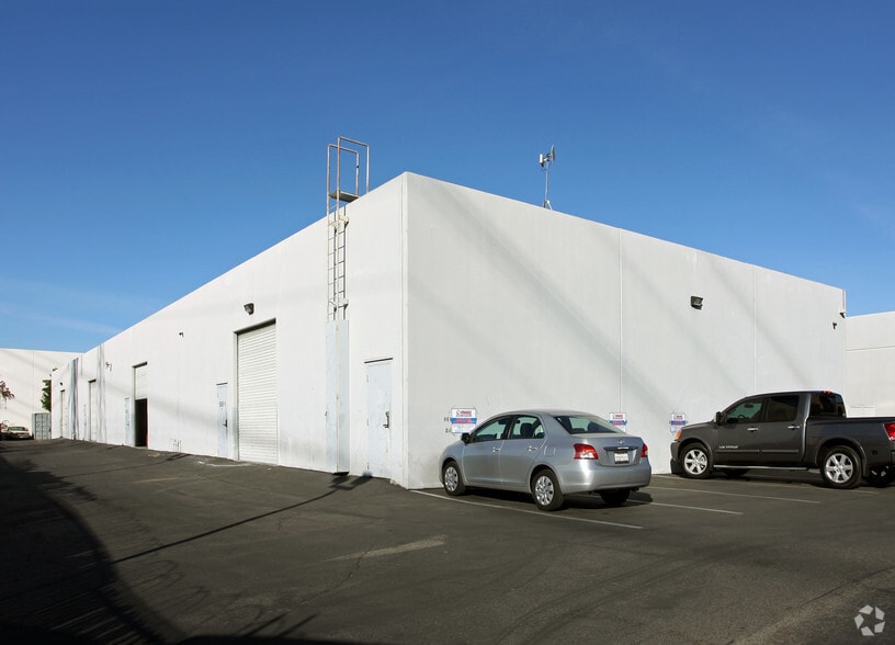 1580 N Batavia St, Orange, CA for lease - Building Photo - Image 3 of 3